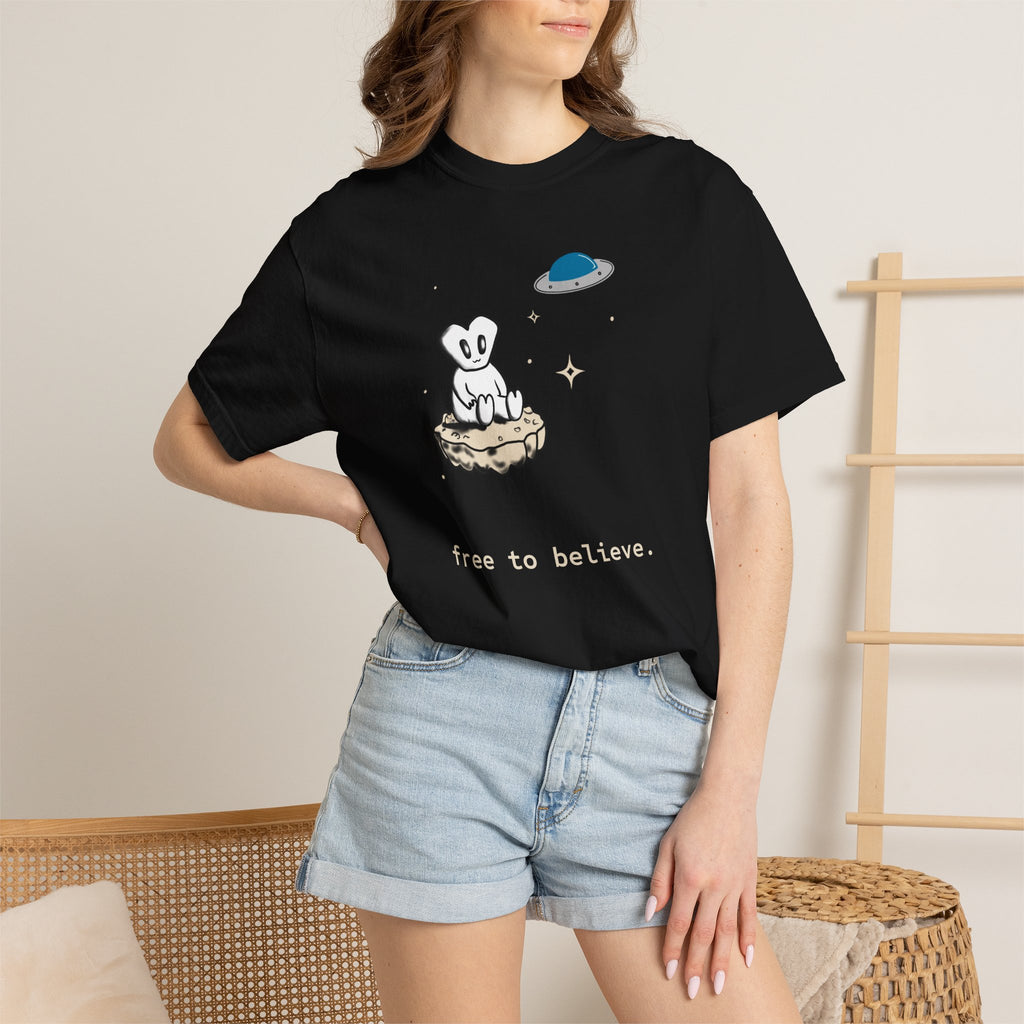 this little alien. free to believe. Unisex Garment-Dyed T-shirt