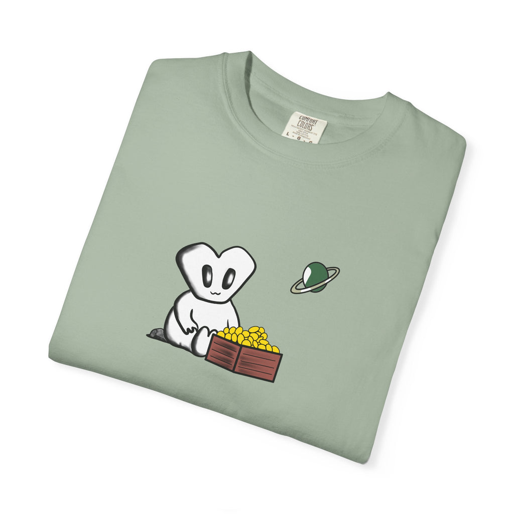 this little alien. free to trade. Unisex Garment-Dyed T-shirt